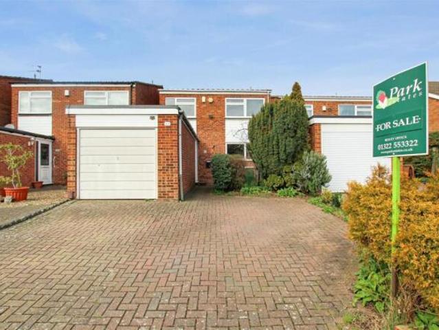 4 bedroom detached house for sale in Knoll Road, Bexley, DA5