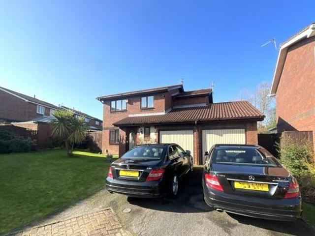 4 Bedroom Detached House For Sale In Hebburn, Tyne And Wear
