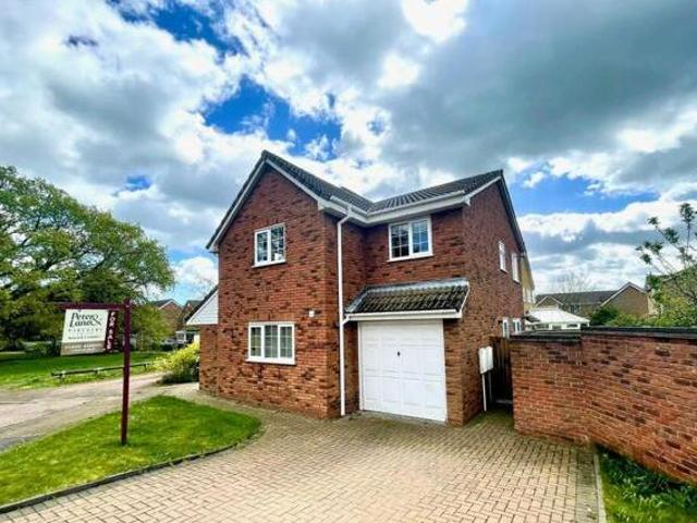 4 Bedroom Detached House For Sale In Hinchingbrooke Park, Huntingdon