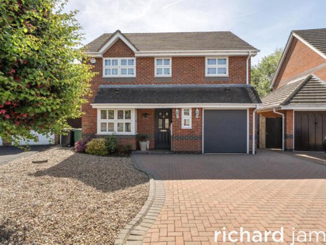 4 bedroom detached house for sale in Osterley Road, Haydon Wick, Swindon, SN25