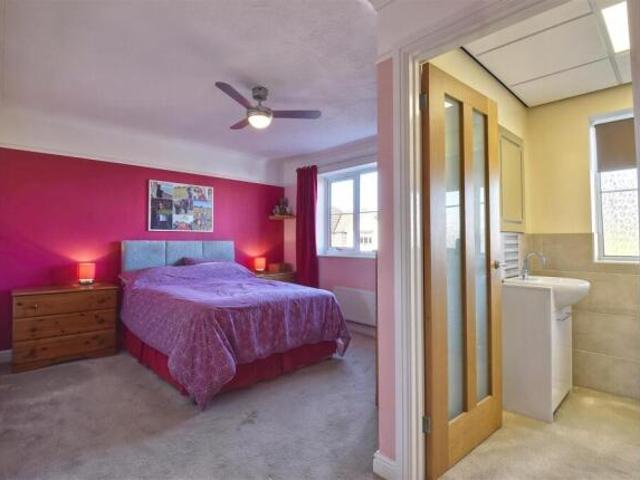 4 bedroom detached house for sale in Little Robhurst, High Halden, TN26