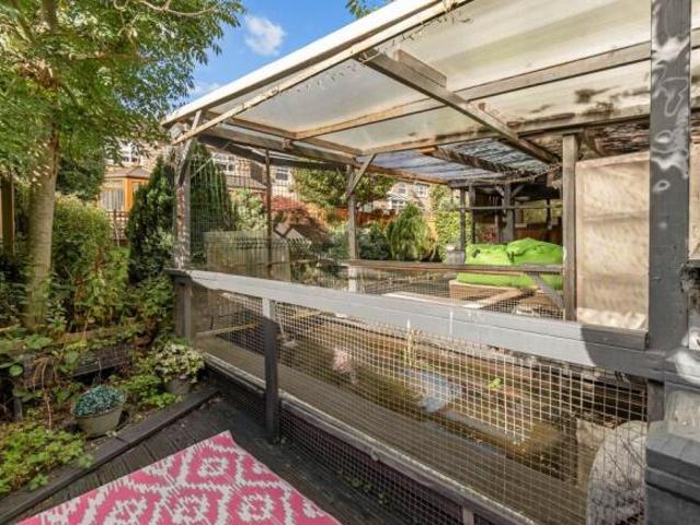 4 bedroom detached house for sale in Marquis Avenue, Oakenshaw, BD12