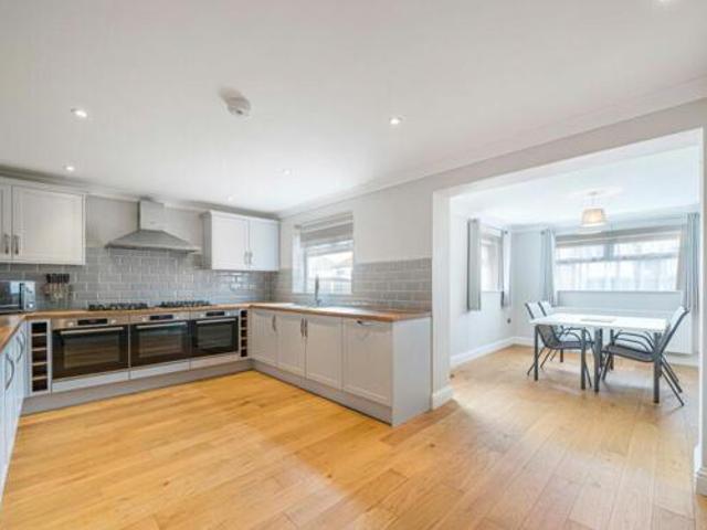 4 Bedroom Detached House For Sale In Sittingbourne, Kent