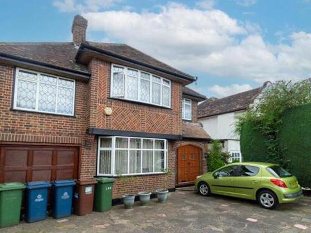 4 Bedroom Detached House For Sale In Stanmore