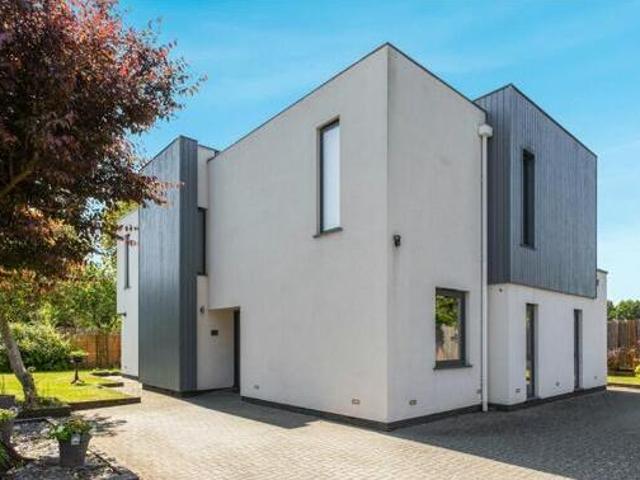 4 Bedroom Detached House For Sale In Rickmansworth, Hertfordshire
