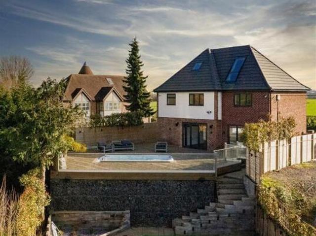 4 Bedroom Detached House For Sale In Rushwick
