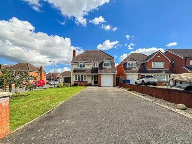 4 Bedroom Detached House For Sale In Tamworth, Staffordshire