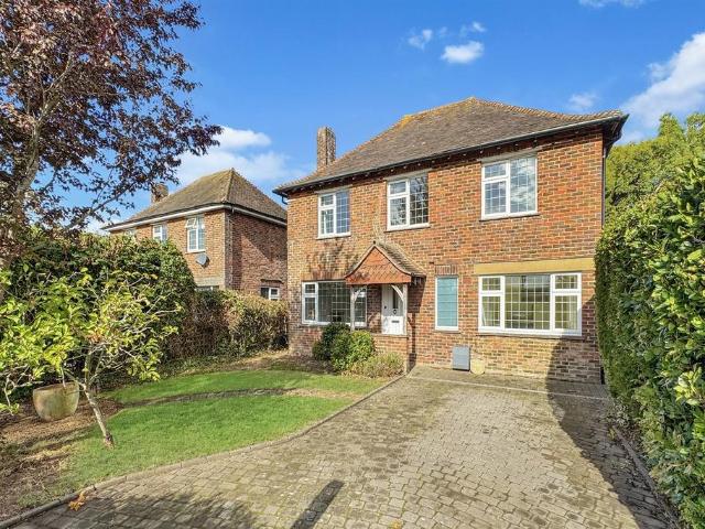 4 bedroom Detached House in Chichester 4 bed detached house to rent £1,950 pcm £450 pw