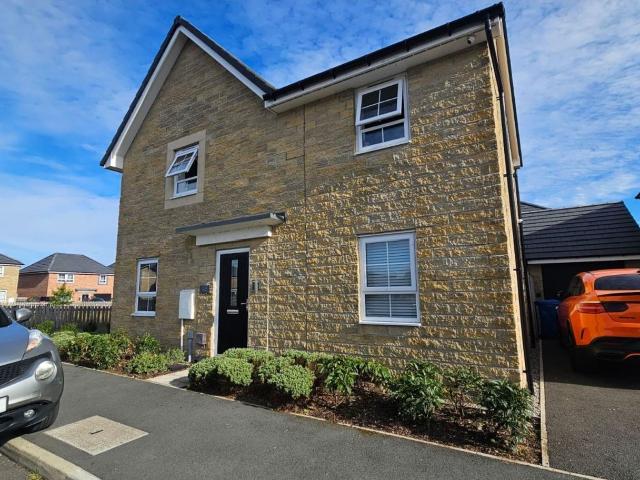 4 bedroom detached house in Brookbridge Road, Wigan, WN2 2BN