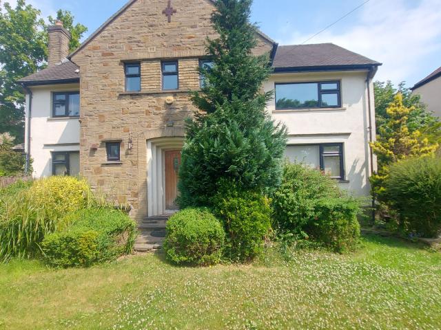 4 bedroom detached house Let Agreed in Bradford