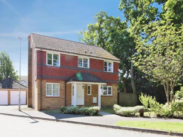 4 bedroom Detached house To Let