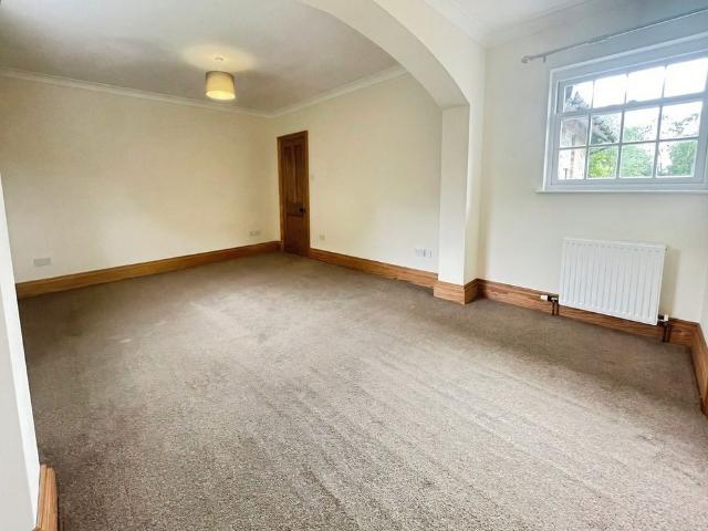 4 bedroom Detached House to let