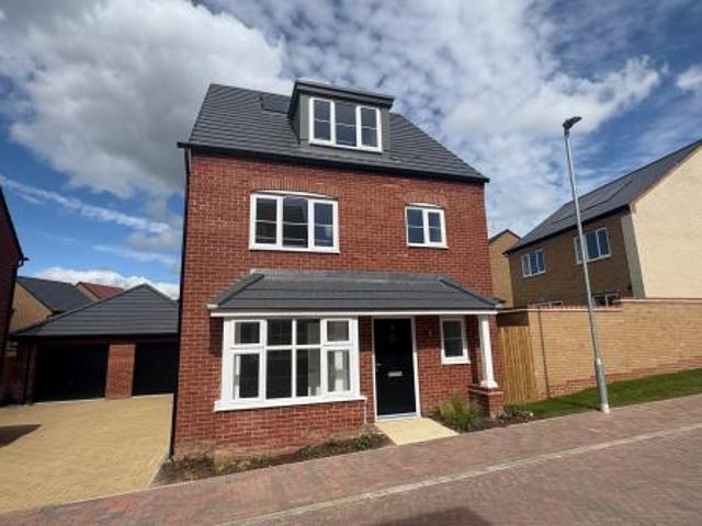 4 bedroom Detached house To Let