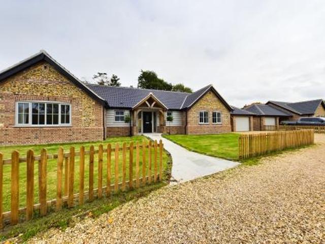 4 bedroom Detached house To Let