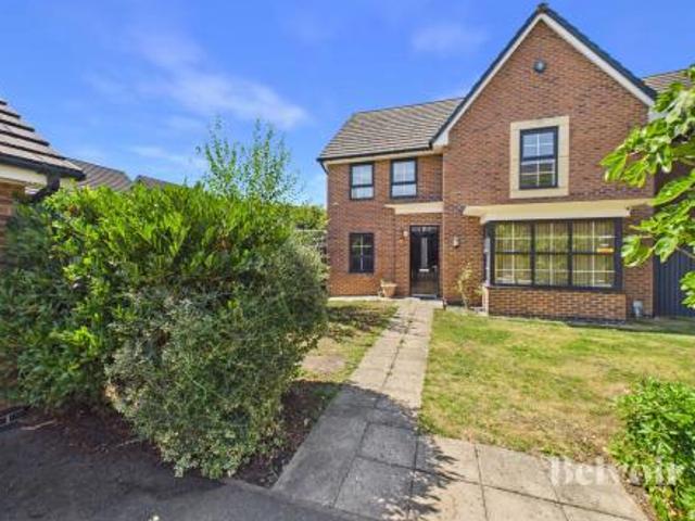 4 bedroom Detached house To Let