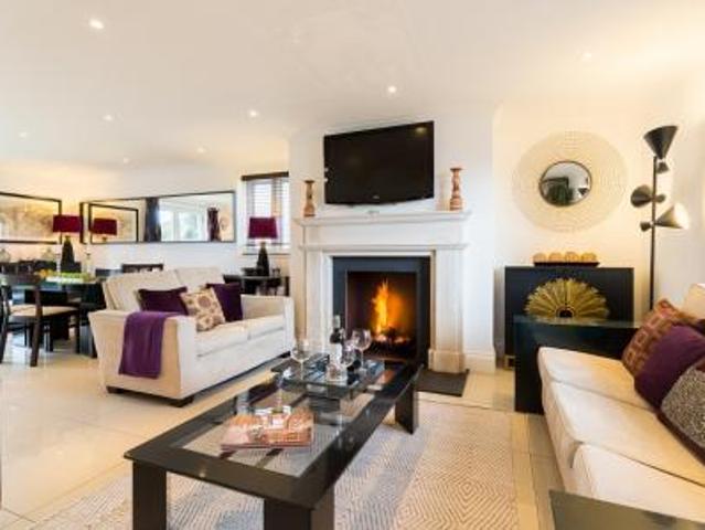 4 bedroom Detached house To Let