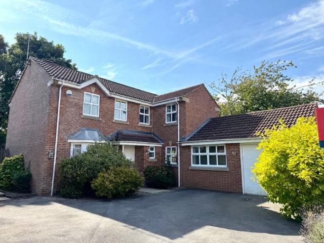4 Bedroom Detached House To Let