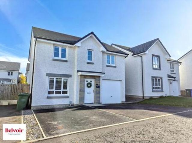 4 bedroom Detached house To Let