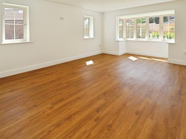 4 bedroom Detached House to let