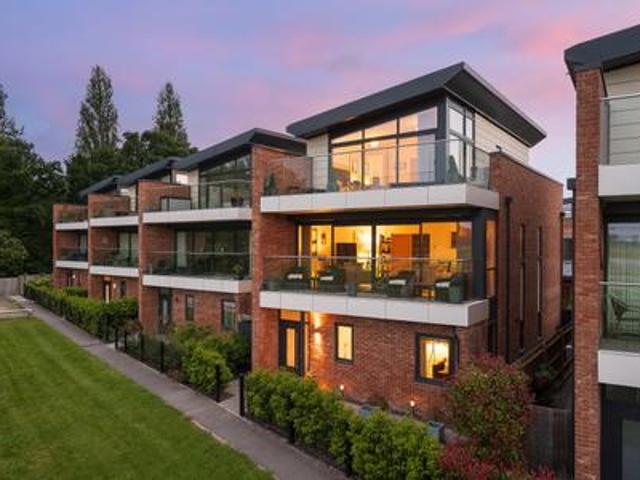 4 bedroom Detached house To Let