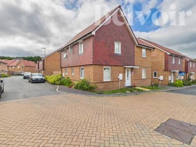 4 bedroom Detached house To Let