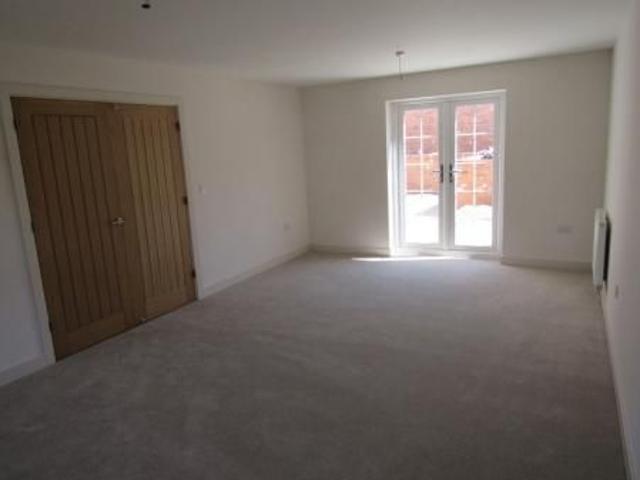 4 bedroom Detached house To Let