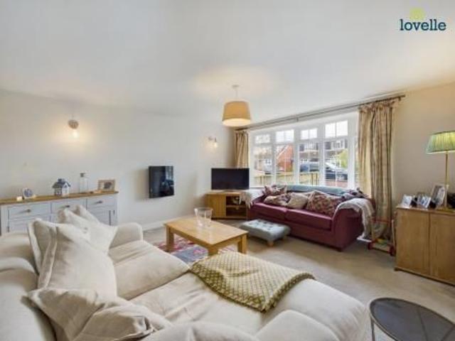 4 bedroom Detached house To Let