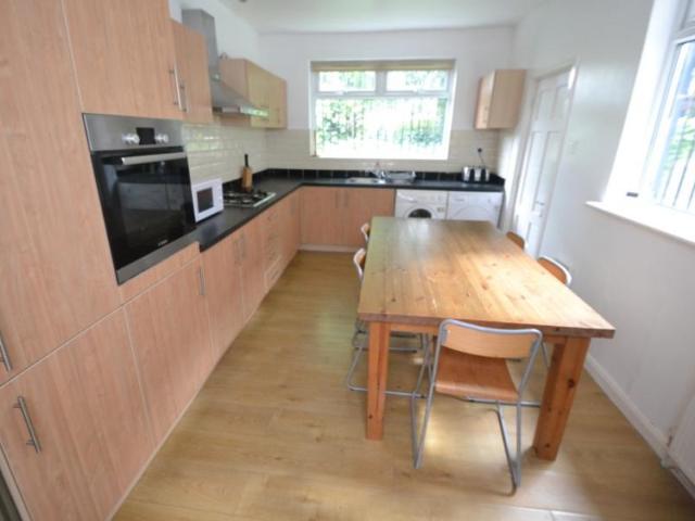 4 bedroom Detached house To Let
