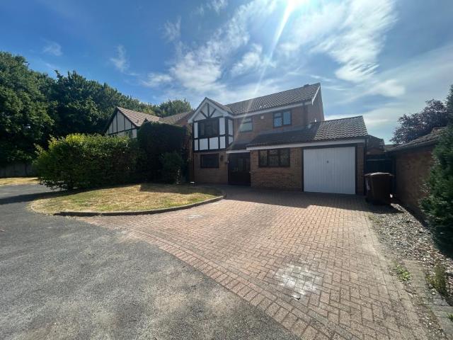 4 bedroom Detached house To Let