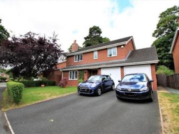 4 bedroom Detached house To Let