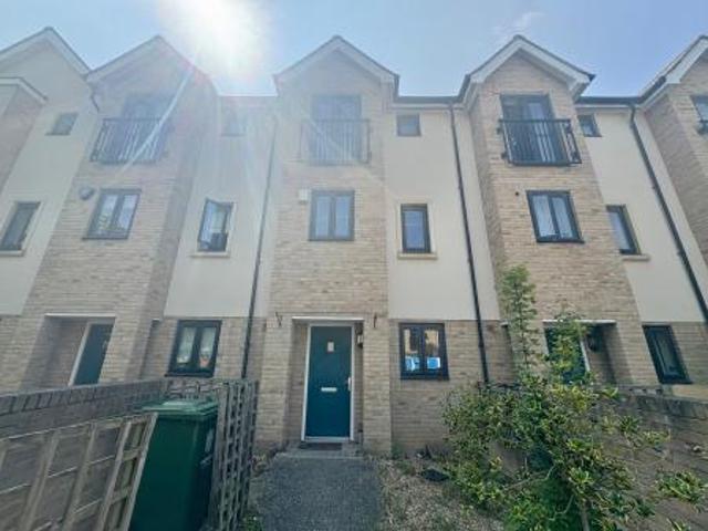 4 bedroom Detached house To Let