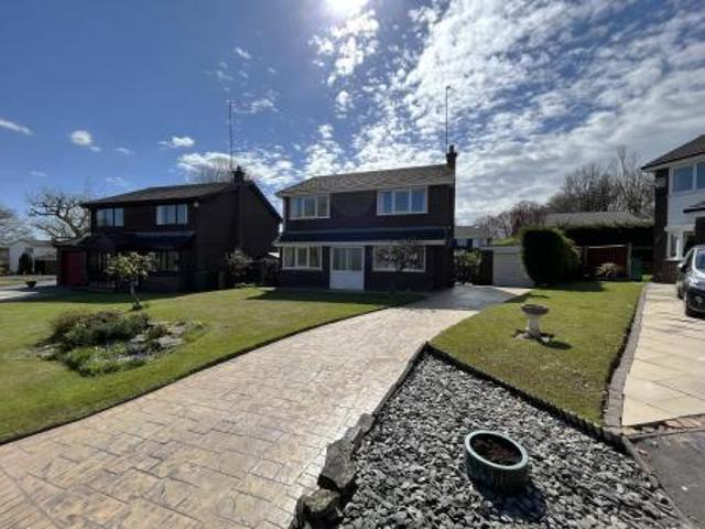 4 bedroom Detached house To Let