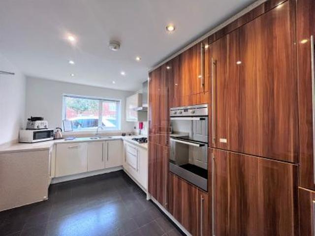 4 bedroom Detached house To Let