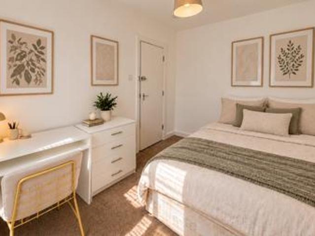 4 bedroom Detached house To Let