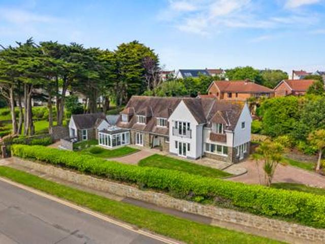 4 bedroom Detached house To Let