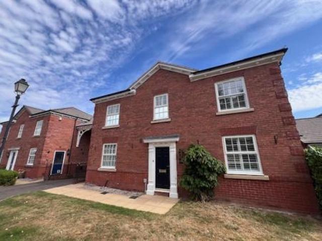 4 bedroom Detached house To Let