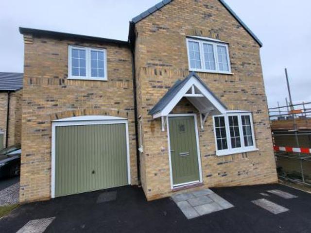 4 bedroom Detached house To Let