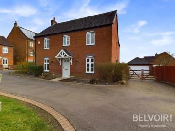 4 bedroom Detached house To Let