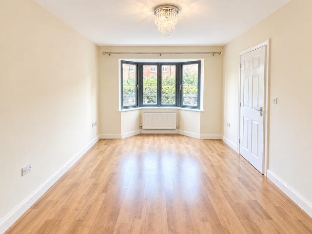 4 bedroom detached house to rent