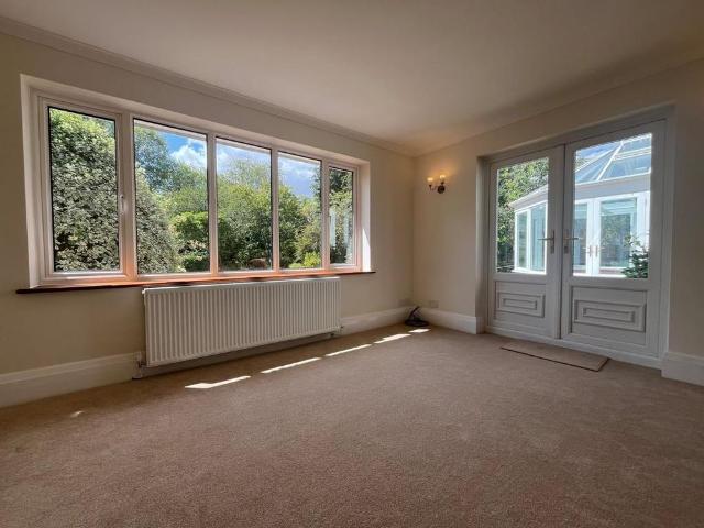 4 bedroom detached house to rent