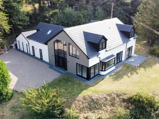 4 bedroom detached house to rent