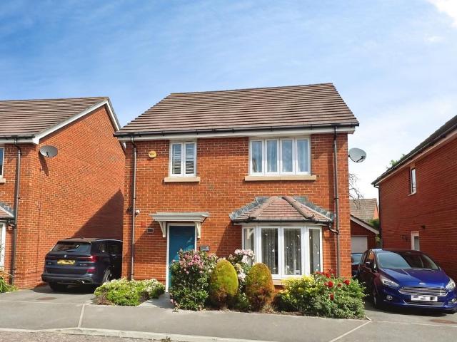 4 bedroom detached house to rent