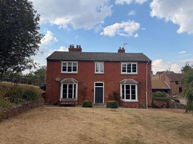 4 bedroom detached house to rent