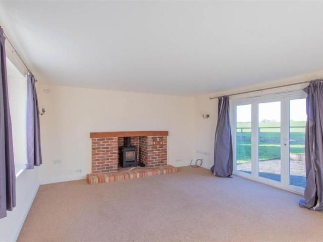 4 bedroom detached house to rent