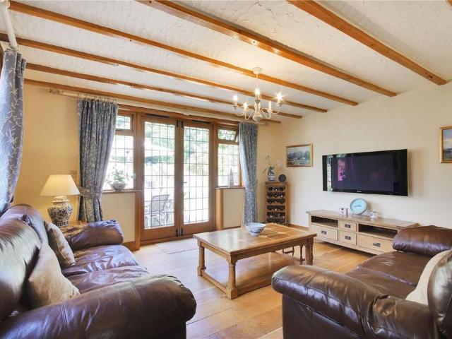 4 bedroom detached house to rent