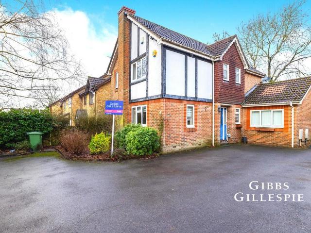 4 bedroom detached house to rent