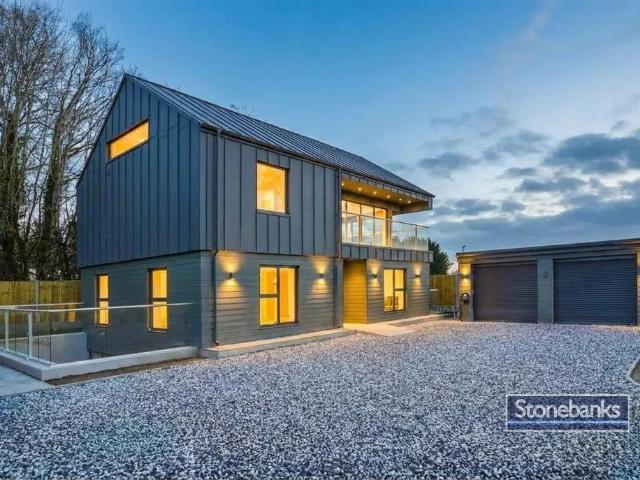 4 bedroom detached house to rent