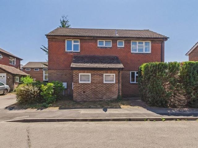 4 bedroom detached house to rent
