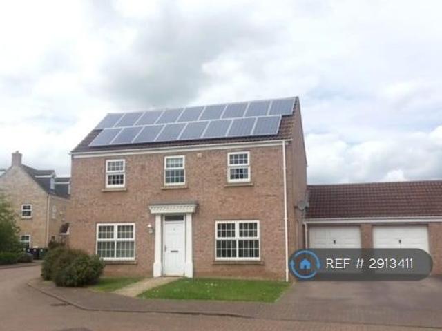 4 bedroom detached house to rent
