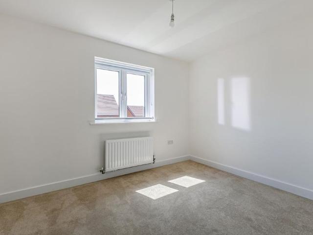 4 bedroom detached house to rent